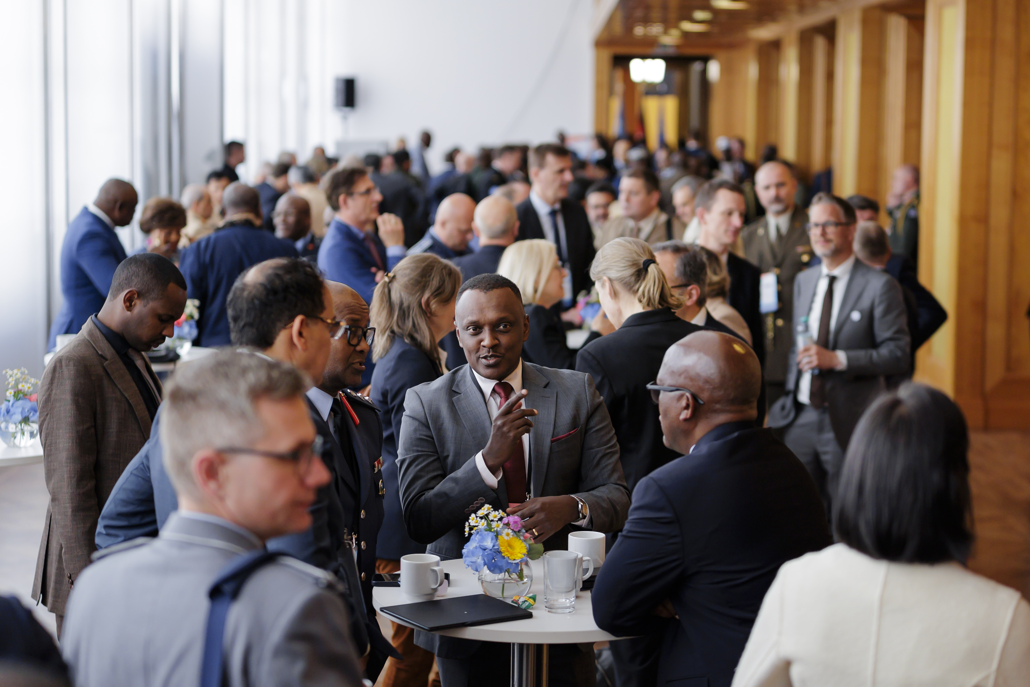 UN Peacekeeping Ministerial 2025. Arrival. Berlin, 13.05.2025. A large group of participants mingling in the Foreign Office.