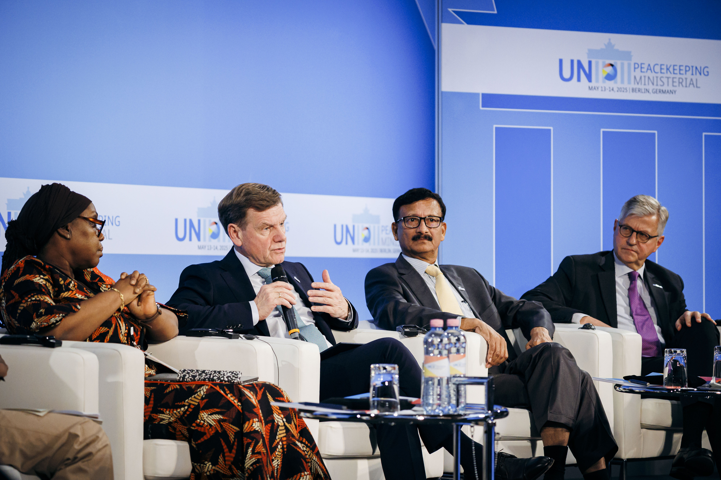 UN Peacekeeping Ministerial 2025. Berlin, 13.05.2025. A panel on stage with Foreign Minister Wadephul and three other persons.
