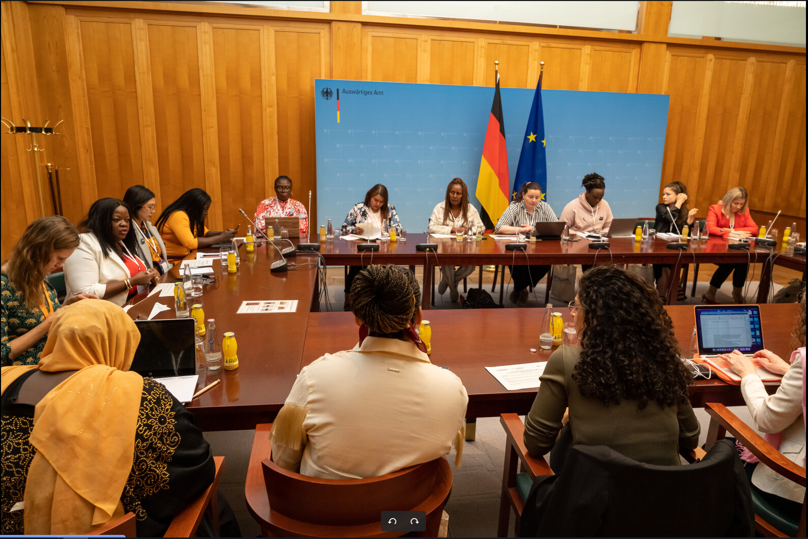 Sharing experiences and strategizing: an Impression from „Global Women’s Forum for Peace & Humanitarian Action“, which brought together representatives from more than 80 civil society organizations at the Foreign Office in Berlin.